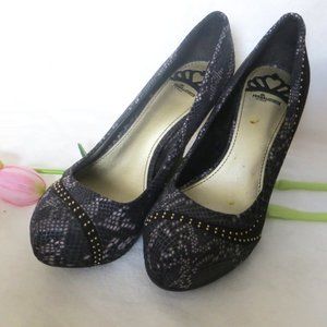 FERGALICIOUS Platform Heel HALIE style Womens 8 Snakeprint